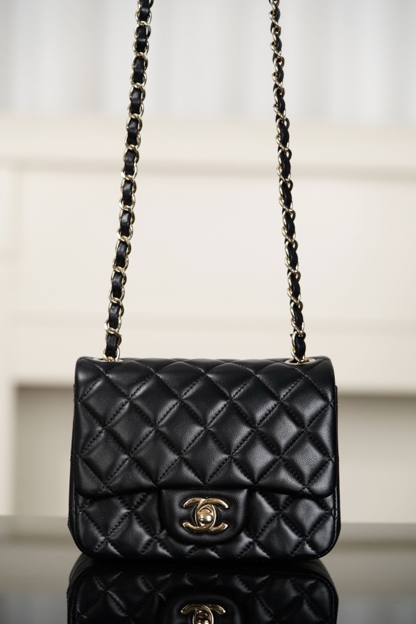 [샤넬] 클래식 램스킨 미니 쁘띠삭 플랩백