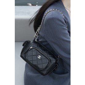 [샤넬] 신상 24K 카메라 플랩백