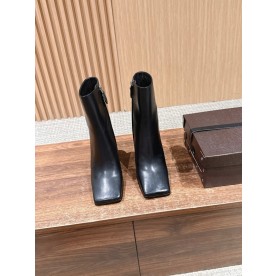 [ALAIA] 신상 부츠