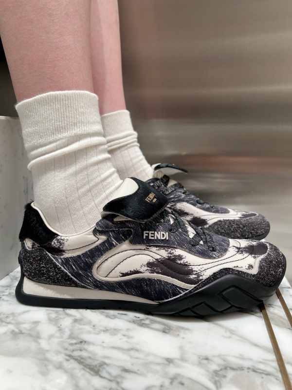 [펜디] 신상 스니커즈